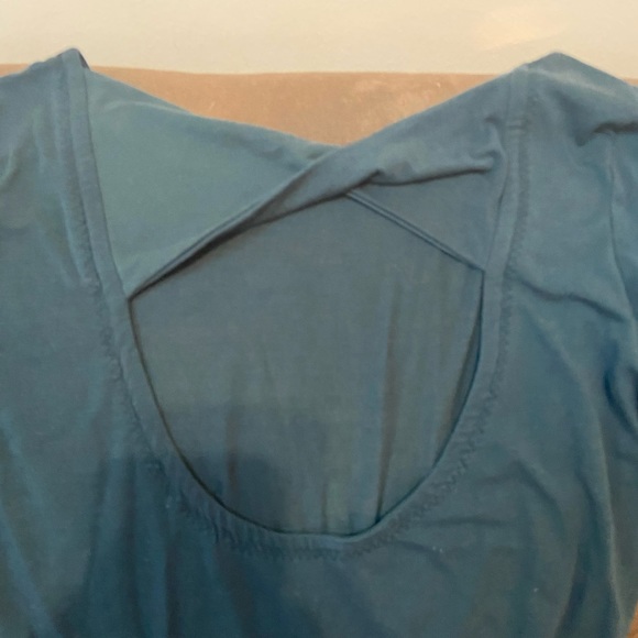 Athleta Long Sleeve Athletic Twist Back Shirt-Size XSmall - Picture 3 of 4